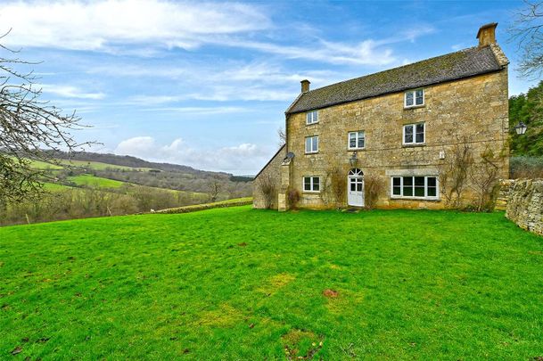 A stunning period house with far reaching views. - Photo 1