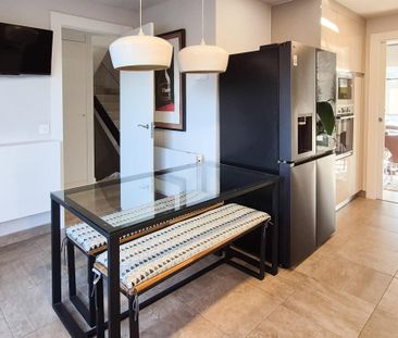 Jardín privado, diseño y luz | Chalet de esquina único en Boadilla - Photo 2