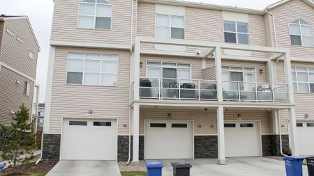 2 Bedroom Townhouse For Rent In Redstone: Pet Friendly - Photo 2