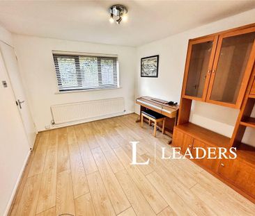 4 bedroom semi-detached house to rent - Photo 2