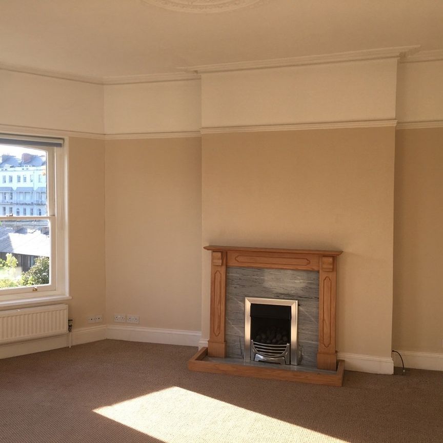 2 Bed Flat, Royal York Villas, BS8 - Photo 1