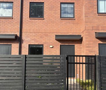 Cozy Two Bedroom Townhouse - Photo 1