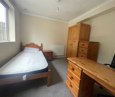 Nobles Way, Egham, Surrey, TW20 9RG - Photo 3