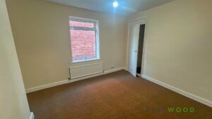 2 BEDROOM Flat - Photo 3