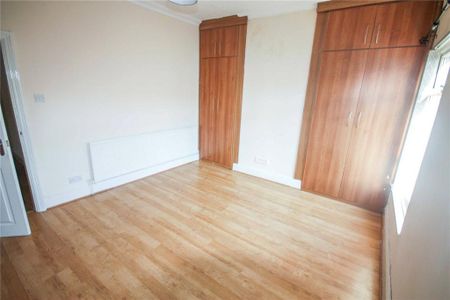 3 bedroom end of terrace house to rent - Photo 5