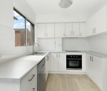 Spacious Renovated 2-Bedroom Townhouse in The Junction - Photo 4
