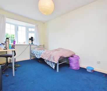 4 bedroom semi-detached house to rent - Photo 4