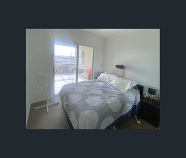 Modern Apartment in Convenient Location - Photo 3