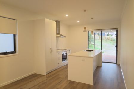 8 Eleni Avenue Kingston TAS 7050 Australia - Photo 2