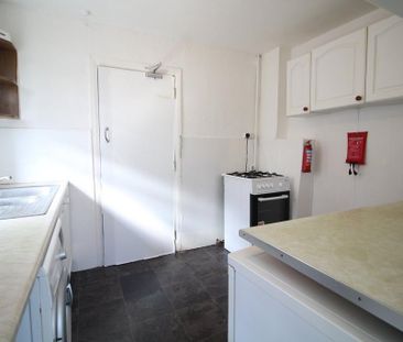 3 bedroom maisonette to rent - Photo 3
