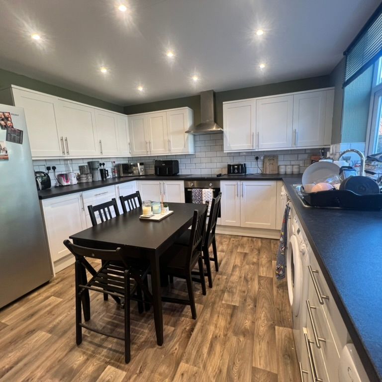 Becketts Park Crescent - Photo 1