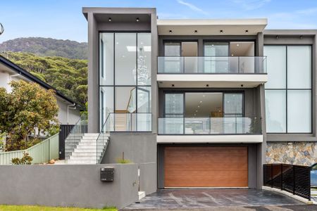 Stunning 4 Bedroom Townhouse in Scarborough - Photo 2