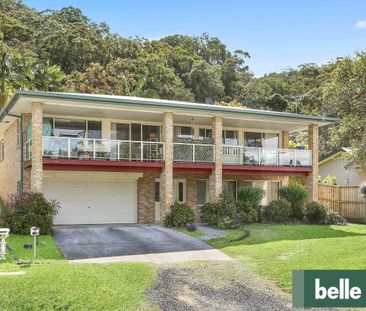 Family Home Moments to the Waterfront - Photo 3