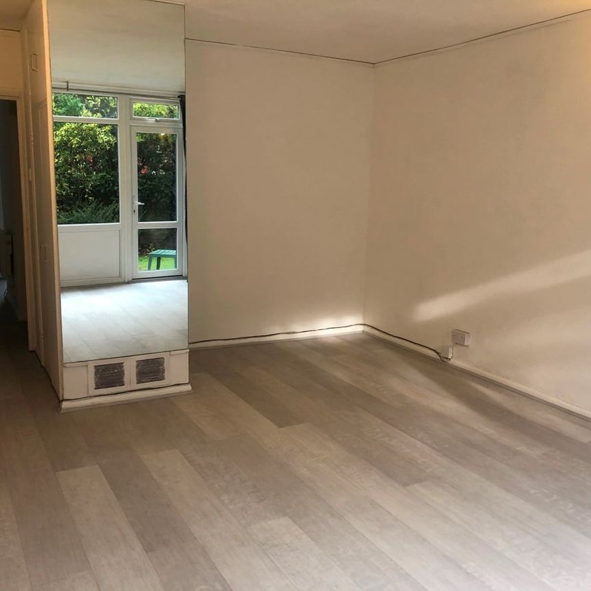 Studio Flat, Calton Drive, SW15 - Photo 1