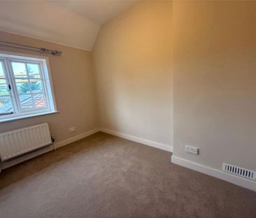 A lovely, newly refurbished three bed property in Cheriton village. - Photo 5