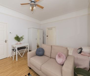 Studio Flat, Mansfield Road, RG1 - Photo 1