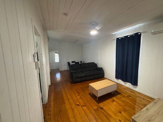 Queenslander in Convenient Location - Photo 1