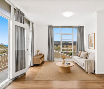 Top floor position with a central location - Photo 1