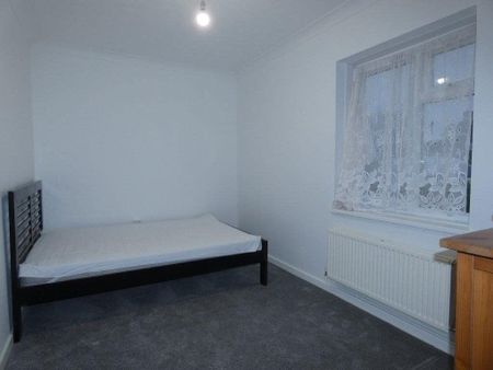 2 bedroom maisonette to rent - Photo 2