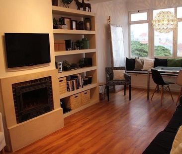 2 Bedroom Apartment, Monte Estoril, Cascais - Photo 4