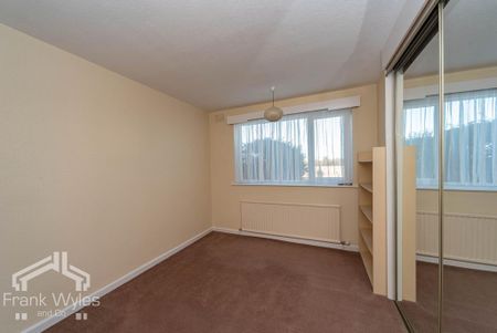 3 bedroom semi-detached bungalow to rent - Photo 3