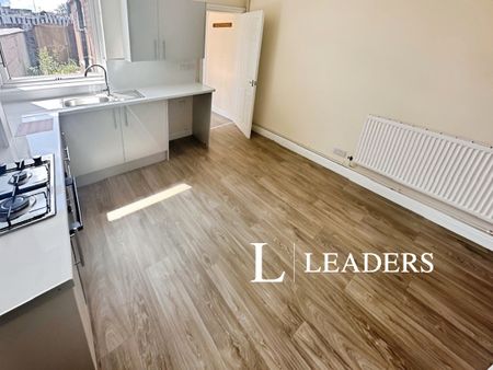 2 bedroom house to rent Evans Street, ST6 - Photo 2