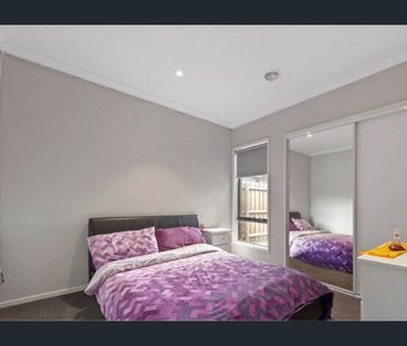 Park Facing In Walking Distance To Wyndham Vale Railway Station - Photo 6