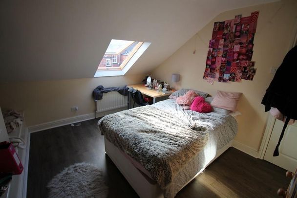 4 bedroom flat to rent - Photo 1