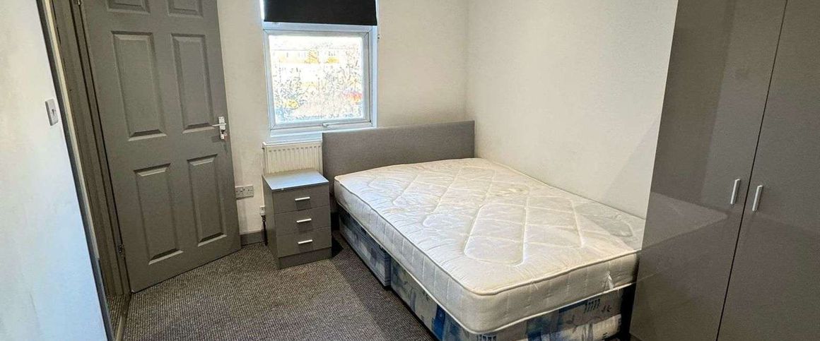 Florence Street Room 3 - Photo 1