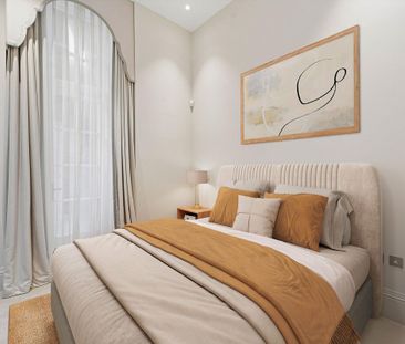 Beautiful three bedroom maisonette with a private landscaped garden, concierge, parking and residents' gym in a landmark Chelsea development. - Photo 3