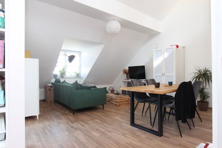 Viel Platz auf zwei Ebenen – Schöne 3,5 Zimmer Galeriewohnung! - Foto 2