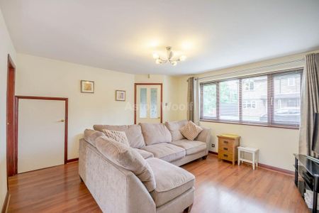 3 bedroom detached house to rent - Photo 3