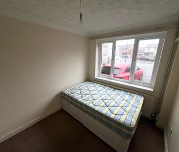 4 bedroom semi-detached house to rent - Photo 6