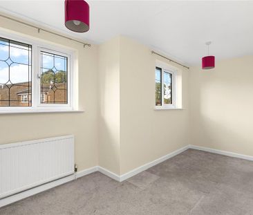 4 bedroom end of terrace house to rent - Photo 3