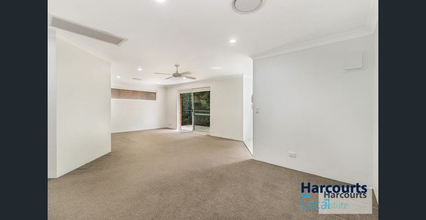 Light-Filled, Generously Sized Unit With Excellent Convenience - Photo 1