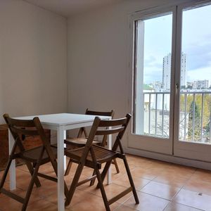 Appartement 1 pièces 21m2 MARSEILLE 15EME 563 euros - Photo 2