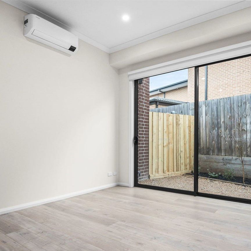 2/12 Stradbroke Crescent, Mulgrave - Photo 1