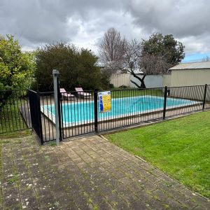 Family Home With Swimming Pool and Entertainetn Area Please apply via Tenantoptions.com.au. - Photo 2