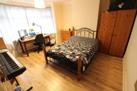 6 bedroom semi-detached house to rent - Photo 3