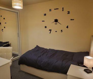 Room in a Shared Flat, Joiner Street, M4 - Photo 4