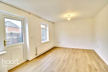 3 bedroom end of terrace house to rent - Photo 2