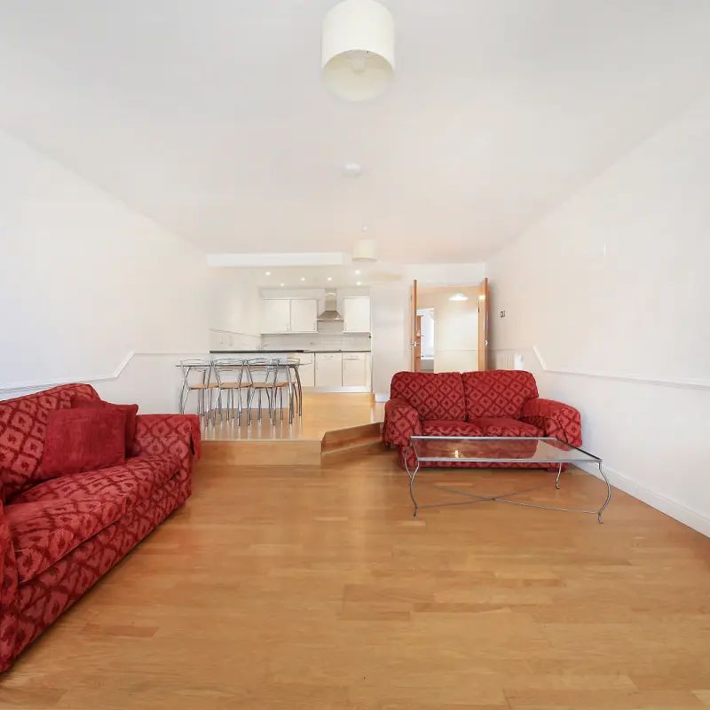 2 bedroom flat in Cotton Row - Photo 1