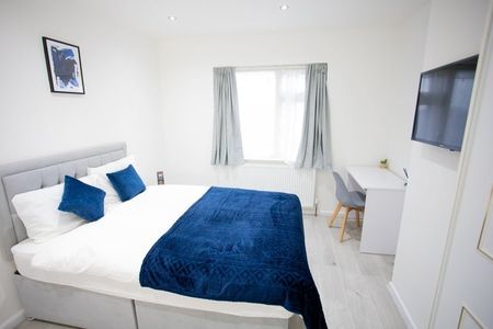 Room in a Shared House, Westrow Drive, IG11 - Photo 3