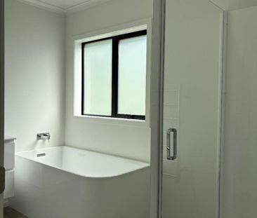 Brand new Living - Photo 6