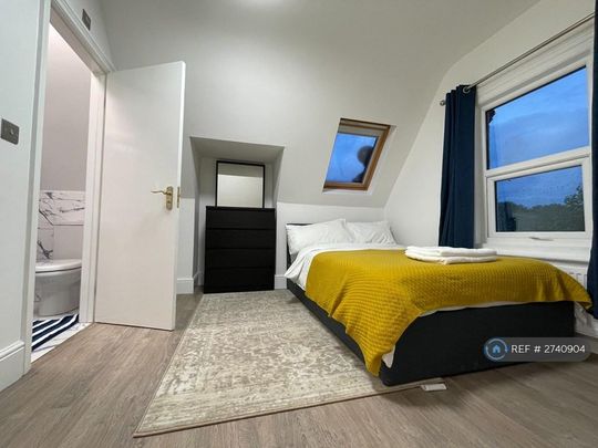 1 bedroom in a house share to rent - Photo 1