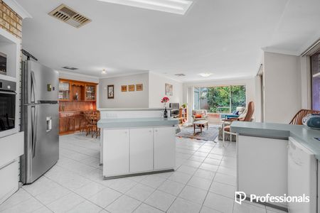 Spacious 4-Bedroom Family Home in Caversham! - Photo 5