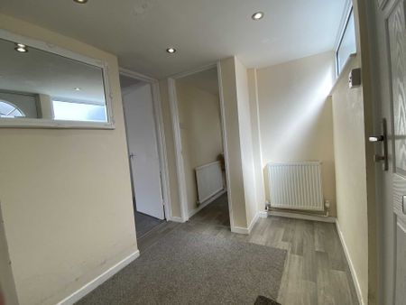 Falcon Ridge, Berkhamsted - Photo 3