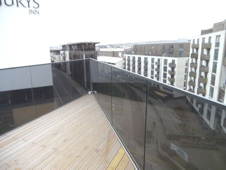 Embankment House - Photo 4