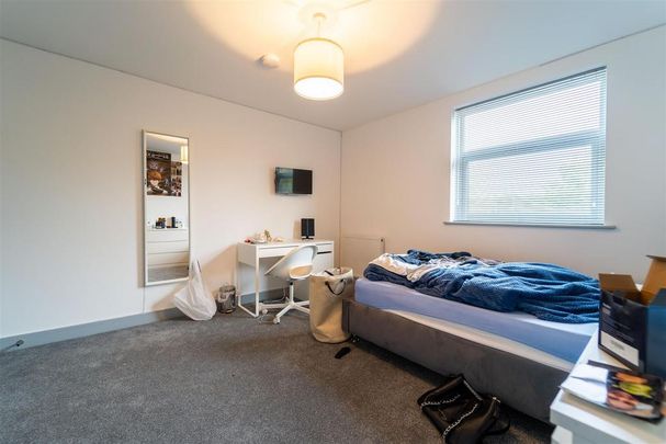 6 bedroom house to rent - Photo 1