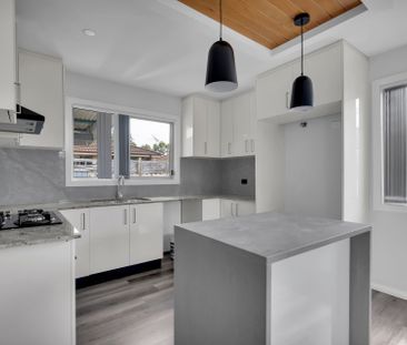 Stylish & Private Granny Flat with Separate Street Access- Walk to ... - Photo 2